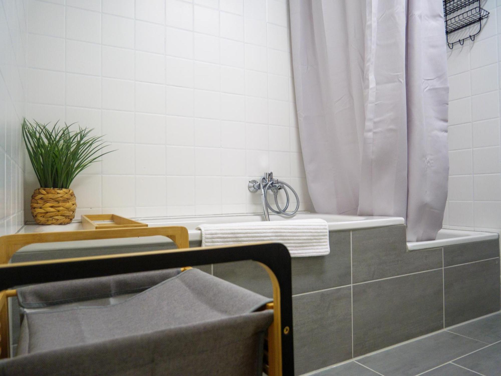 Amao-Brown I Exklusives City-Apartment I 85Qm I Privatparkplatz & Komfort I King-Size Bed Лар Екстер'єр фото